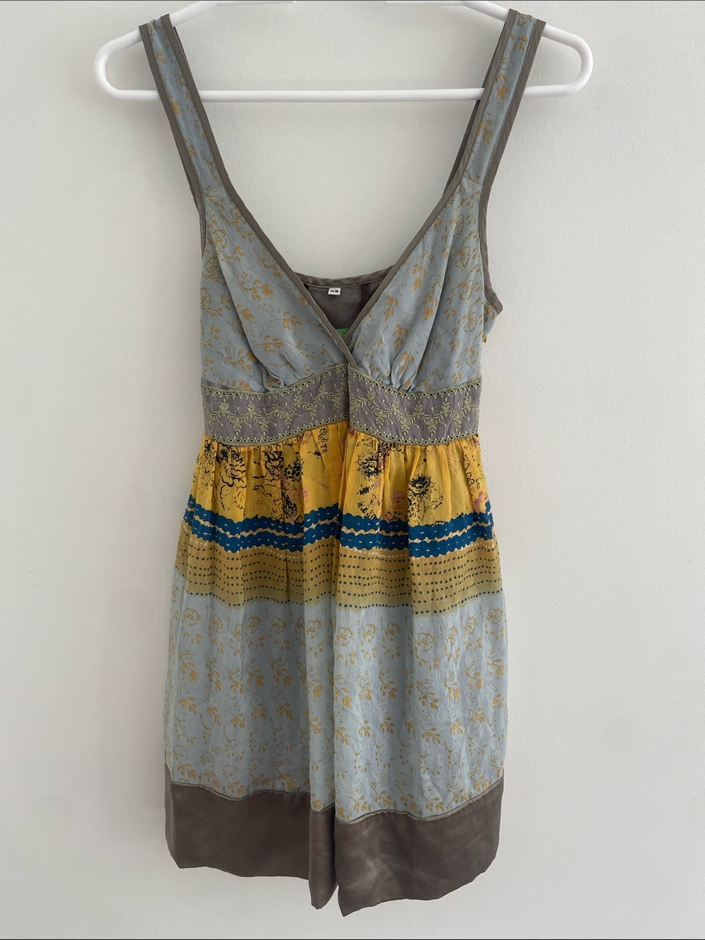 Johnny Was RARE Silky Babydoll Tie Waist Top Floral Gray Yellow Embroidered XS